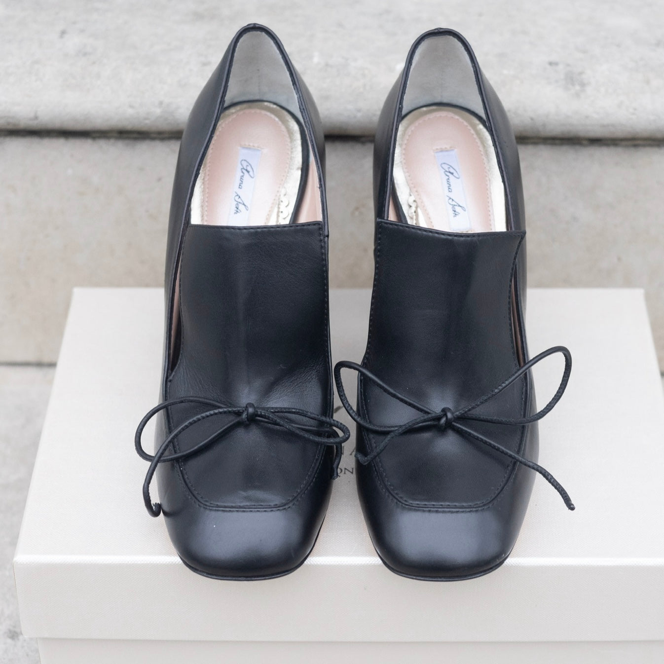 City Heeled Loafer Black Leather
