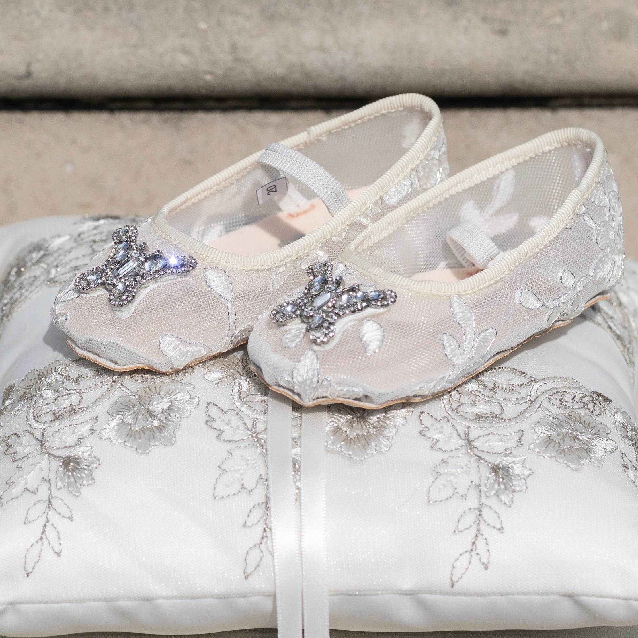 Luxury ivory lace pre-walker baby shoes, perfect for flower girls and special occasions, handcrafted with delicate lace and soft satin for comfort and elegance.