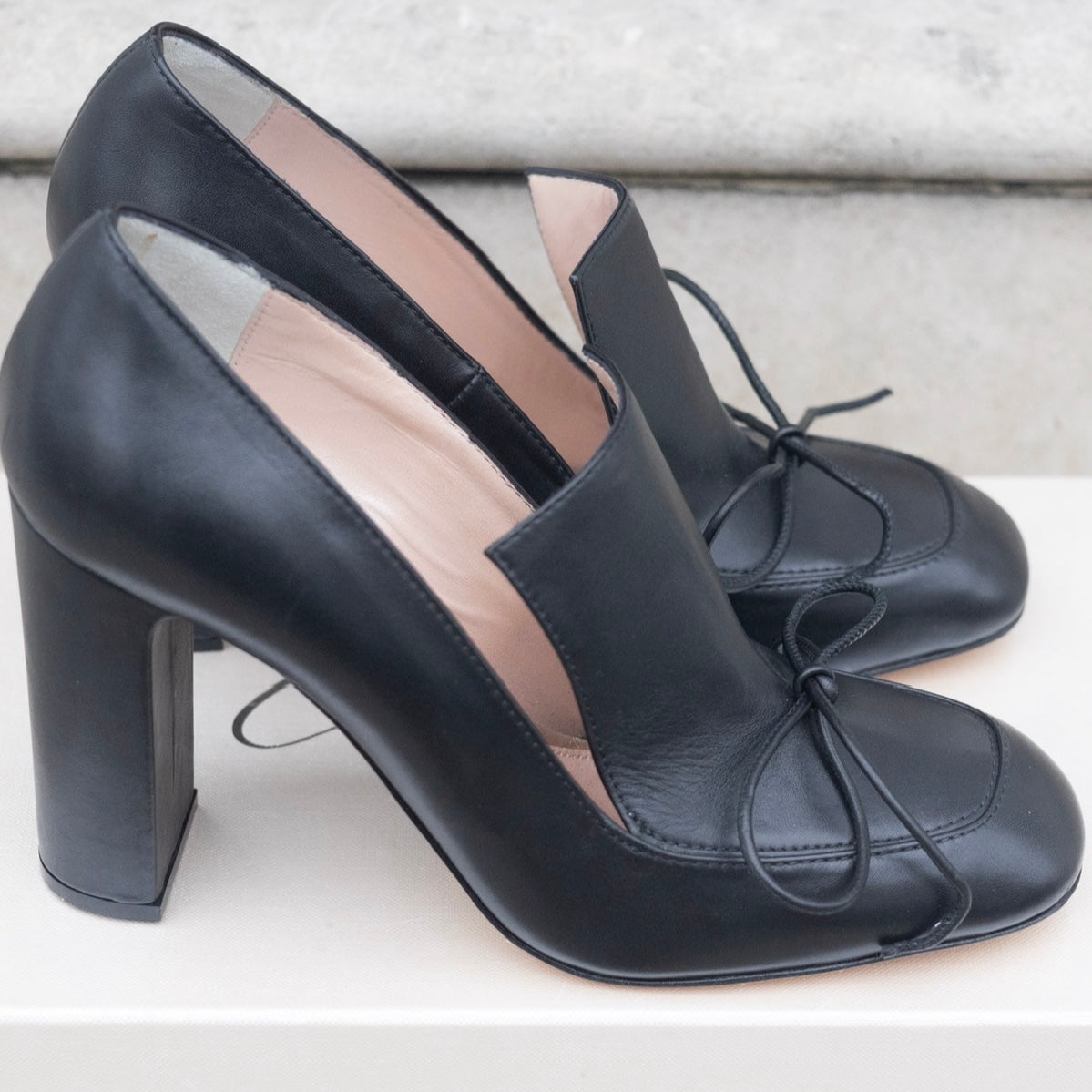 City Heeled Loafer Black Leather