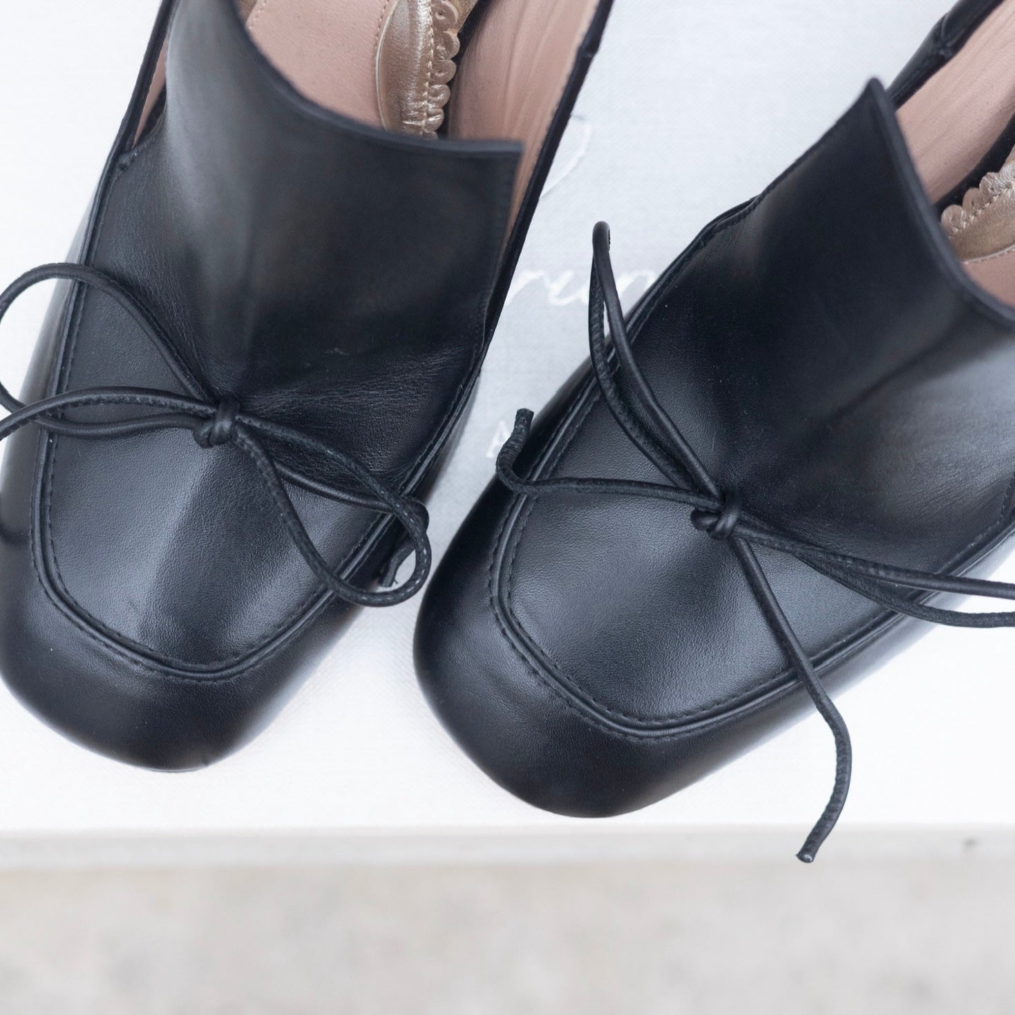 City Heeled Loafer Black Leather